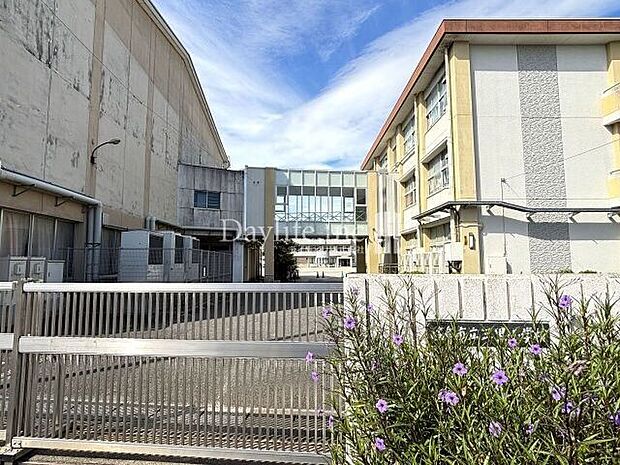 岐阜市立三里小学校 360m