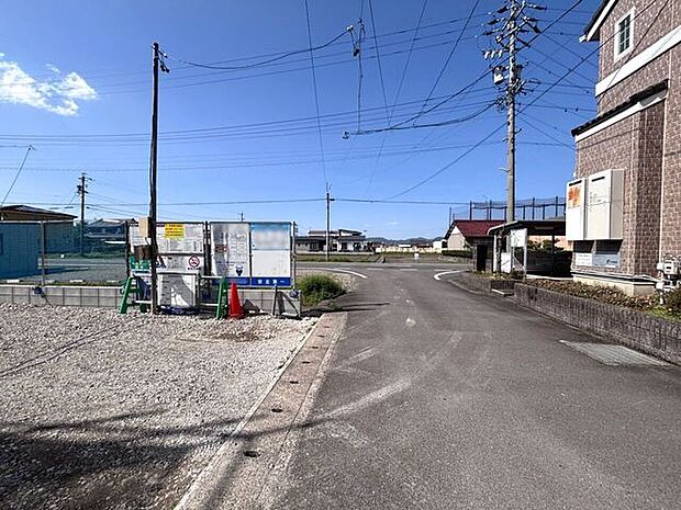 車通りが少ないので、慌てずに駐車できます!