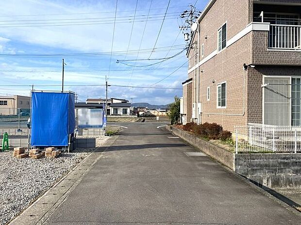 車通りが少ないので、慌てずに駐車できます!