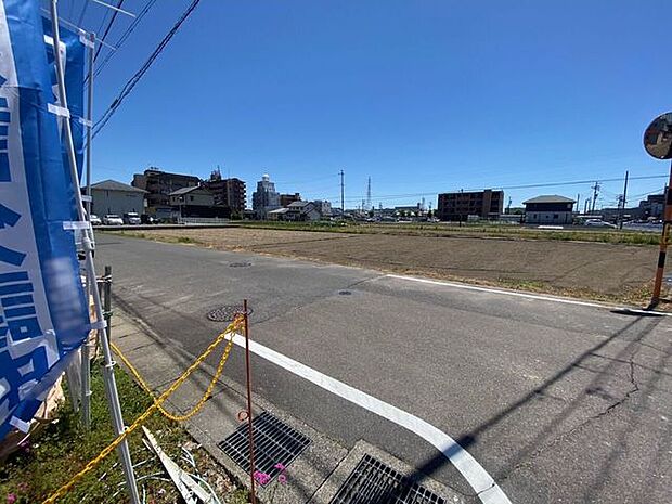 浴室は小窓付きで換気もしっかりとできます!