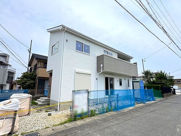 南側間口は18mとしっかり確保されているので、大きな車に乗っている方も安心です!