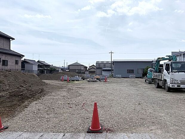 小学校まで徒歩11分の立地なのでお子様の登下校も安心です!