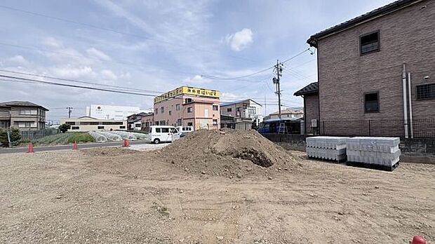 近くのドラッグストアまで徒歩8分!いざというとき便利です!
