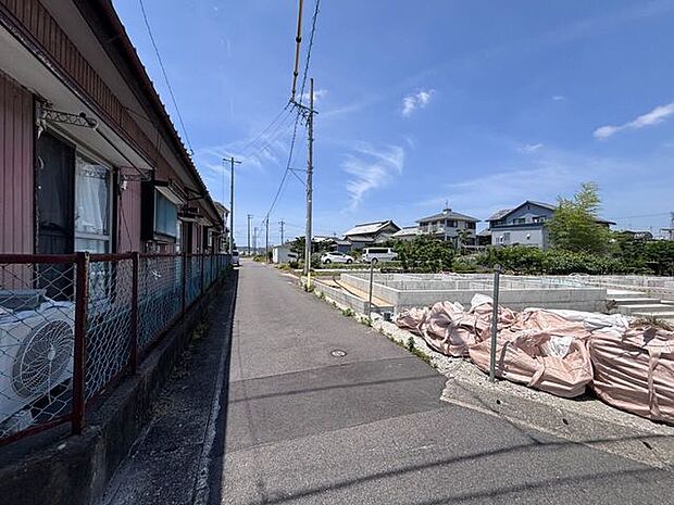 近くのドラッグストアまで徒歩10分!いざというとき便利です!