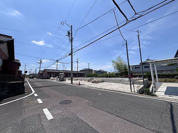 間口が11mとしっかり確保されているので、大きな車に乗っている方も安心です!