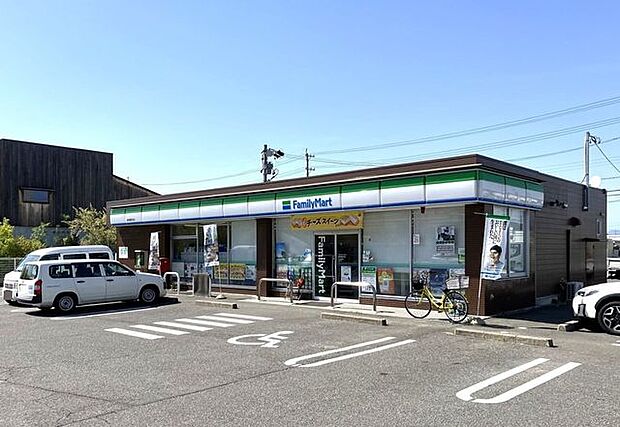 ファミリーマート岐南薬師寺店 300m