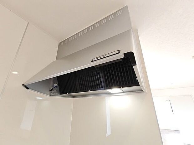 キッチン時間を心地よくする、機能的なレンジフードです