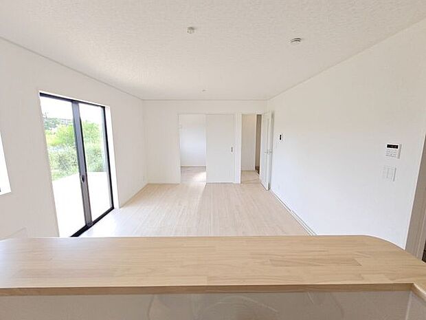 対面式キッチンは調理中もコミュニケーションが取りやすく、リビングに居る家族との会話も楽しめます!