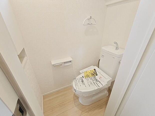 トイレにあるちょっとした収納スペースは、トイレットペーパーやお掃除用具の収納に便利です!