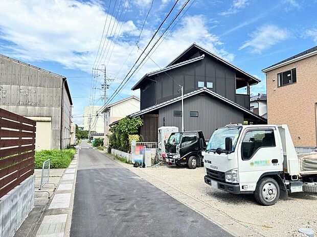 リビング横に和室を完備!お子様のお昼寝スペースや遊び場としても使いやすく、リビングから様子を見守りやすい間取りです。