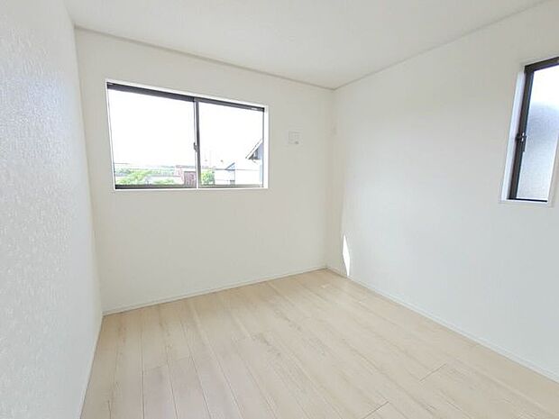 2階洋室は、全室フローリングなのでお掃除も楽に行えます!