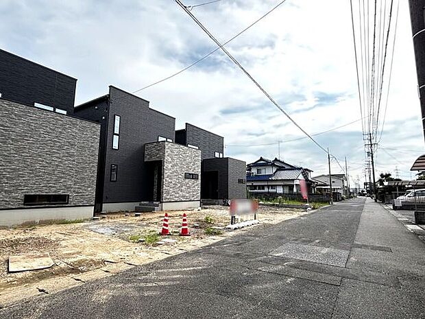 北側前面道路は6mあり、安心して車の出入りができそうです。