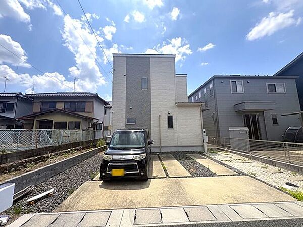 駐車3台可能！来客時や複数台所有のご家庭にも嬉しいポイントです。