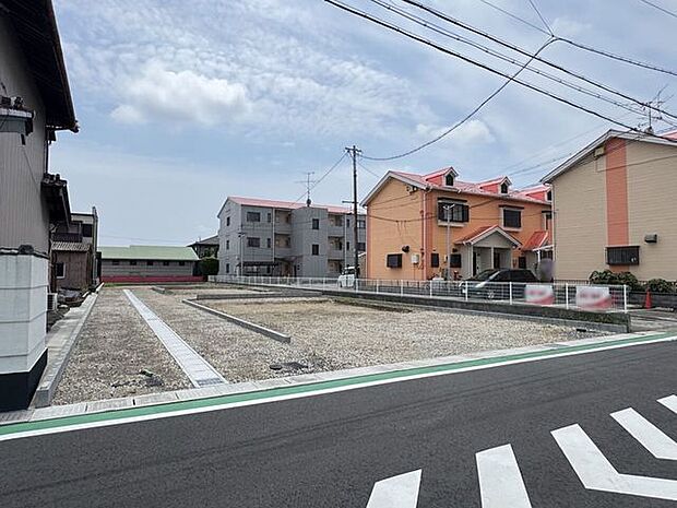 小学校まで徒歩7分の立地なのでお子様の登下校も安心です!