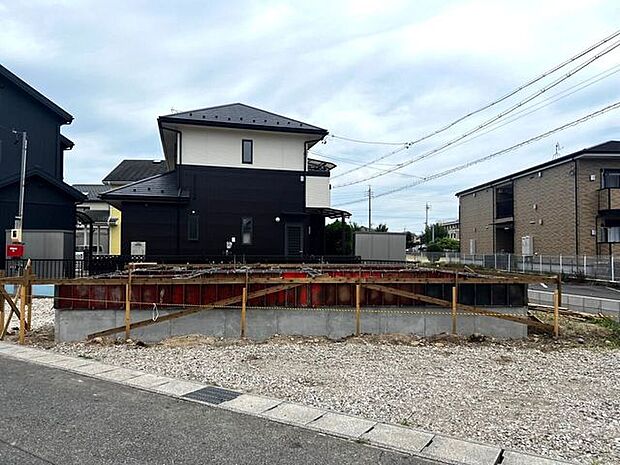 小学校まで徒歩12分の立地なのでお子様の登下校も安心です!