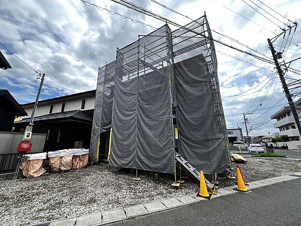 小学校まで徒歩12分の立地なのでお子様の登下校も安心です!