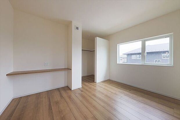 同型写真使いやすさ・住みやすさを追求したシンプルで飽きのこないプランは住む人へ安らぎと発想の空間を提供。
