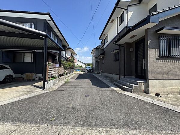 2階廊下にも収納完備！収納が多いのも魅力です♪