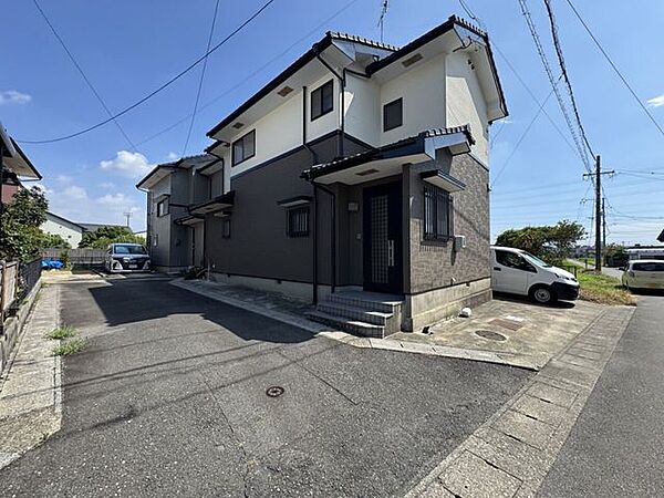 全居室に収納完備！！洋服や荷物がすっきりと片付き、お部屋が広々と使えます！