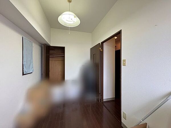 ◎約4.5帖洋室クローゼット付きで、お部屋をすっきり使える洋室です。