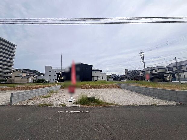 小学校まで徒歩10分の立地なのでお子様の登下校も安心です!