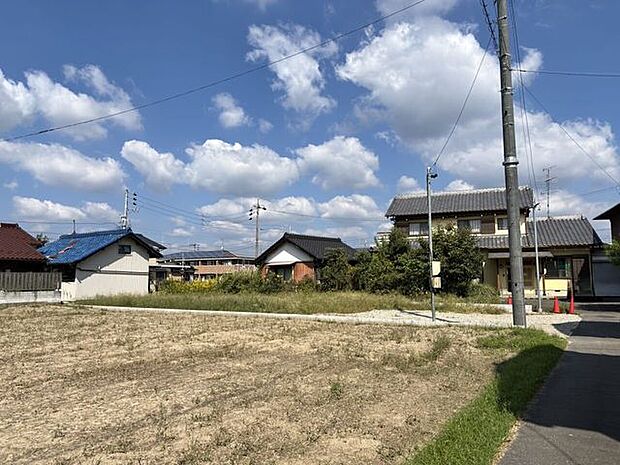 駐車台数3台！並列駐車なので、安心して出し入れできます！