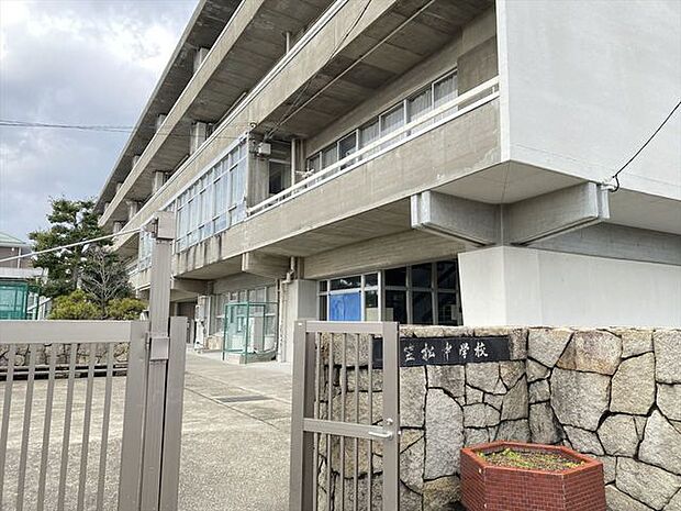 笠松町立笠松中学校 410m
