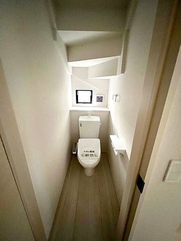 1階2階にそれぞれトイレ付きです！