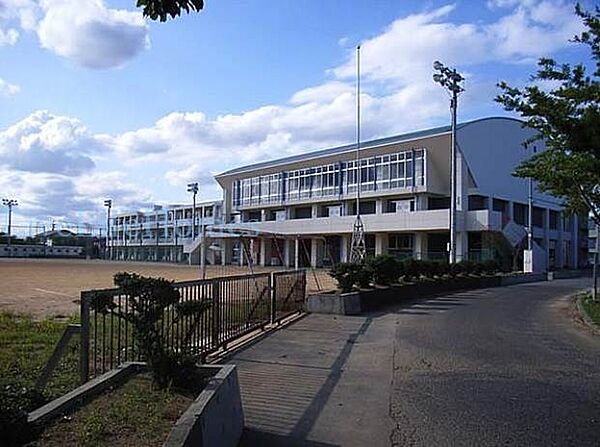 画像24:徳島市立城西中学校 498m