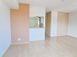 イーストコートI 201 2階1LDKのリビング/ダイニング