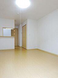 サンリット・レジデンス　II 102 1階ワンルームのリビング/ダイニング