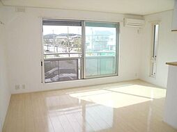 ダールイマイ3 201 2階1LDKのリビング/ダイニング