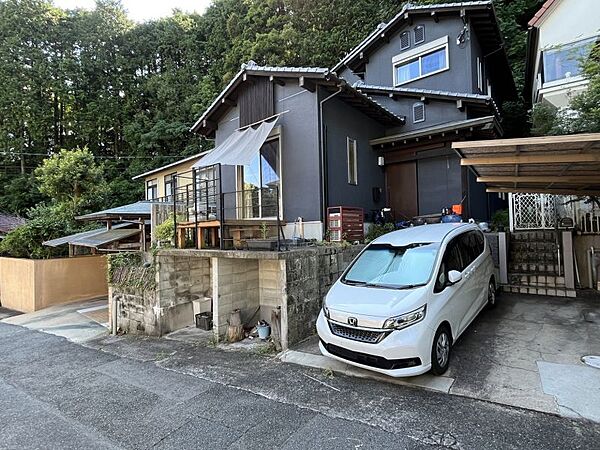 太宰府小学校まで　1400m　徒歩約18分●教育目標「自分で考え、行動できる太宰府が大好きな子どもの育成」
