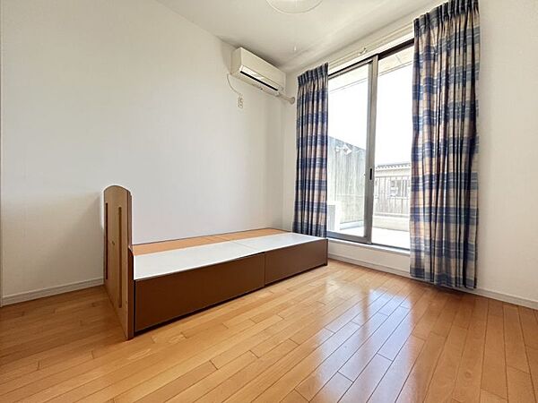 こども部屋や書斎としても活用できる3階に配置された約5帖のお部屋です♪