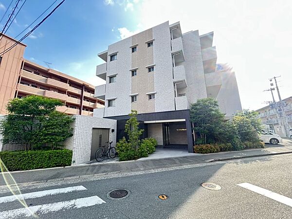 小・中学校、コンビニ・スーパーが徒歩圏内。周辺環境の充実した暮らしやすい環境です。