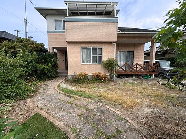 広いお庭付きでガーデニングや家庭菜園など楽しめます♪