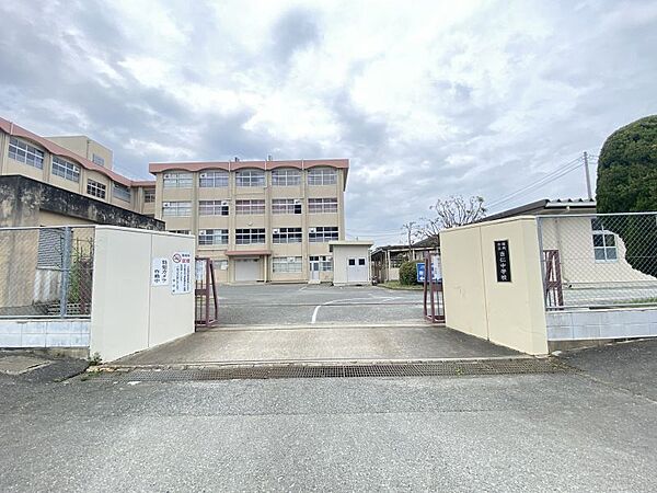 当仁中学校まで　350m　徒歩約5分