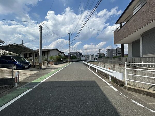 見晴らしの良い前面道路です！