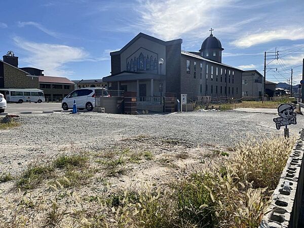 二日市カトリック幼稚園　徒歩約2分　160ｍ　モンテッソーリの精神を生かした保育をめざす。たてわり保育を行っている