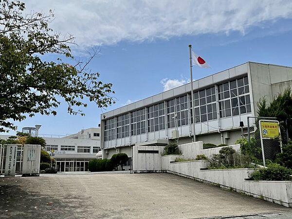 太宰府南小学校まで　450m　徒歩約6分●教育目標「知力・体力・人間関係力を高め、地域とつながる子どもの育成」