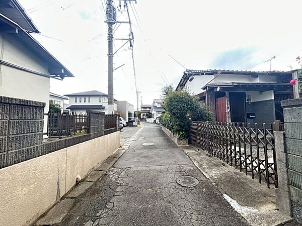 周辺環境も充実しており、コンビニやスーパー、ドラッグストアなどが揃っております！