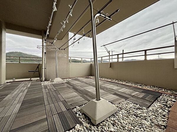 バルコニーの広さを活かして趣味のスペースやリラックス空間として活用できる、ワンランク上のマンション生活を☆