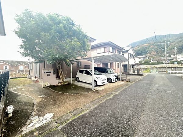 前面道路幅員は約5mあり、車の出入りもスムーズです！