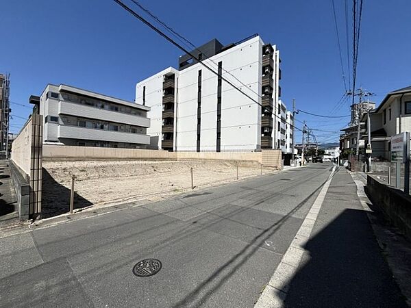 前面道路は幅員約5.8～5.9ｍで、駐車もラクラク！