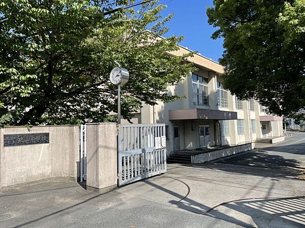 筑山中学校まで　4600m　徒歩約58分●教育目標「共生社会の創造を担い、社会の発展に貢献する知・徳・体の調和の取れた生徒の育成」