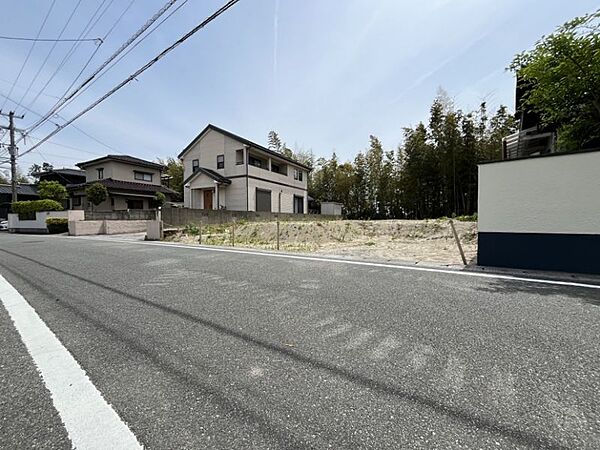 現況更地・測量済みのため建築計画を立てやすい土地です♪