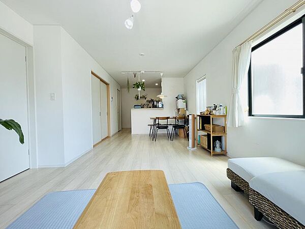 爽やかな風が吹き抜ける心地良いリビングには、自然と家族が集まります♪