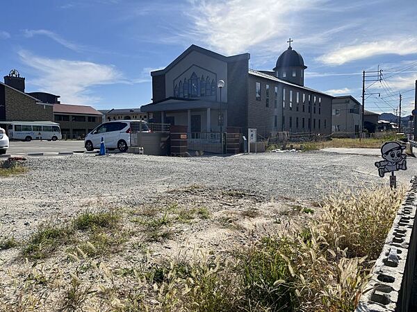 二日市カトリック幼稚園まで　297m　徒歩約4分●モンテッソーリの精神を生かした保育をめざす。たてわり保育を行っている【保育時間】8：00～14：30【延長保育】17：30まで