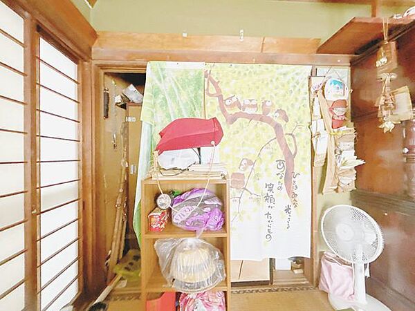 1階8帖和室収納