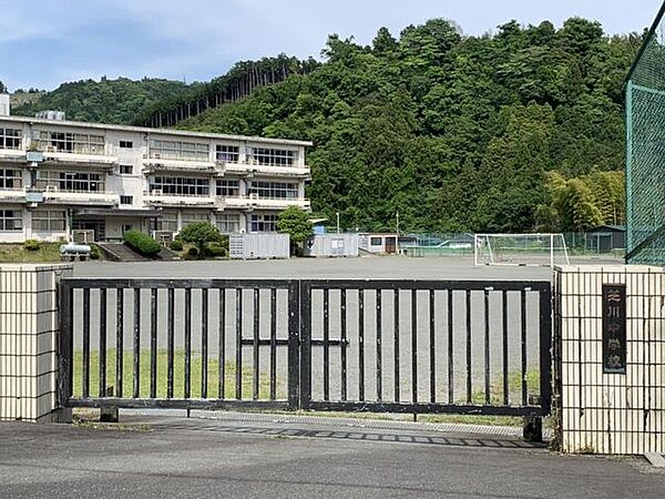 【中学校】富士宮市立芝川中学校まで約1200ｍ（徒歩約15分）